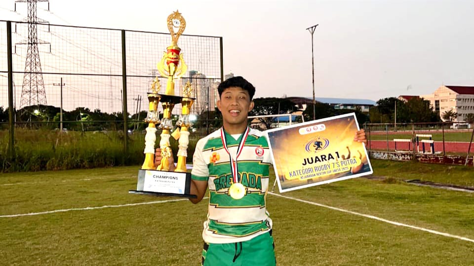 Foto Fadhil Juara 1 Kejuaraan Rugby 7's UNESA 2025